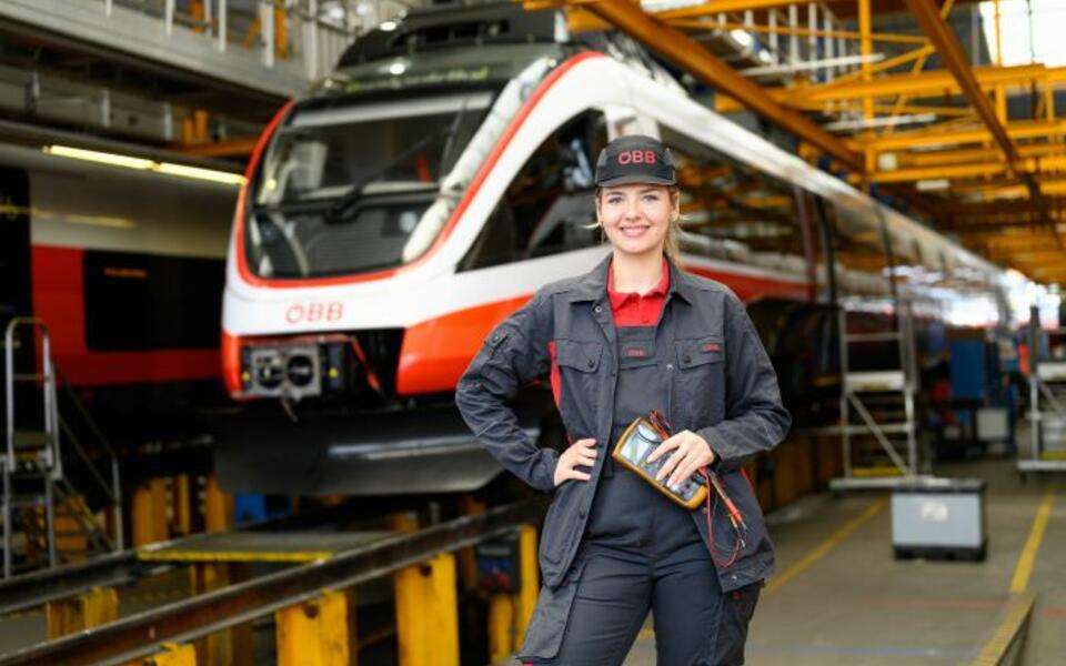 ÖBB-Facharbeiterin für Schienenfahrzeuge